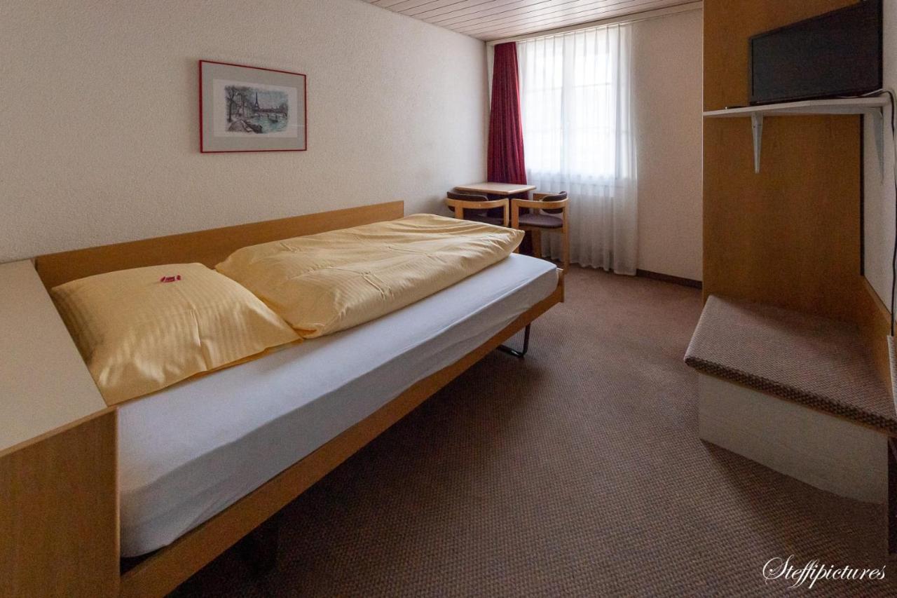Hotel Krone Uetendorf Bagian luar foto