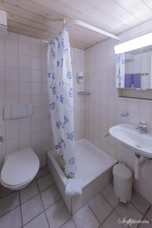 Hotel Krone Uetendorf Bagian luar foto