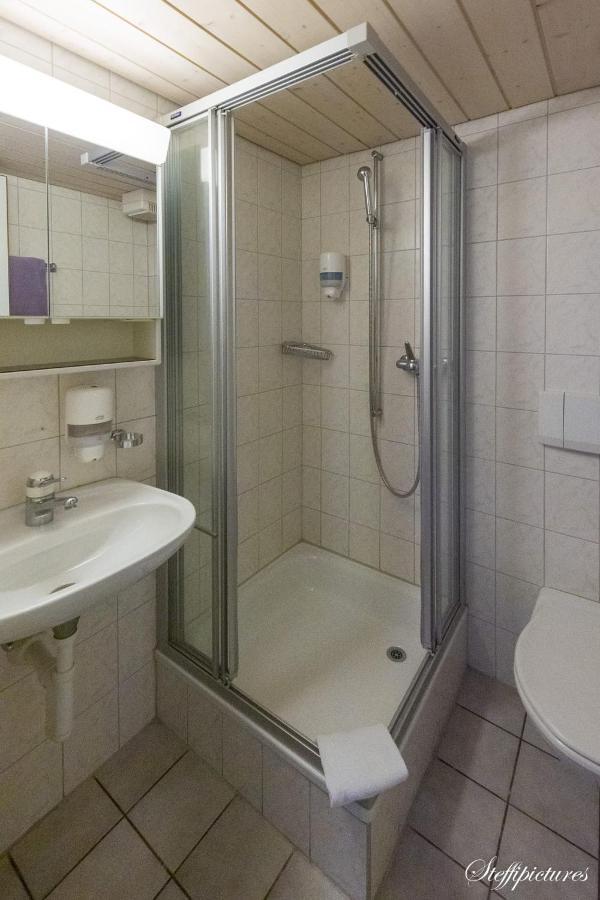 Hotel Krone Uetendorf Bagian luar foto