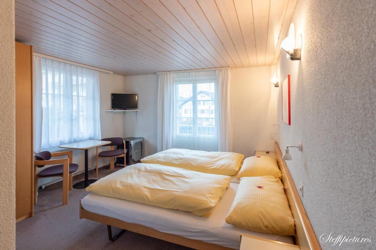 Hotel Krone Uetendorf Bagian luar foto