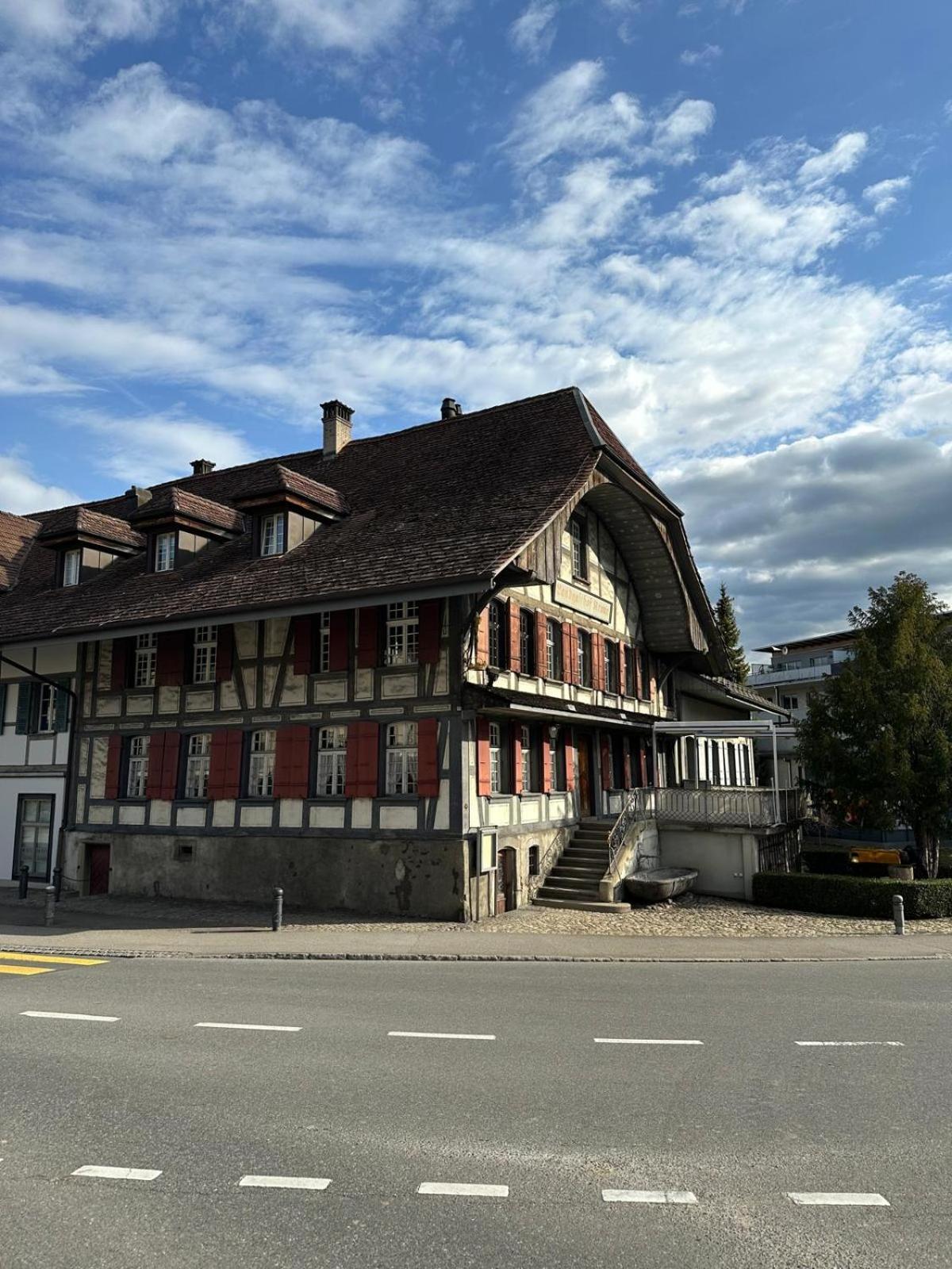 Hotel Krone Uetendorf Bagian luar foto